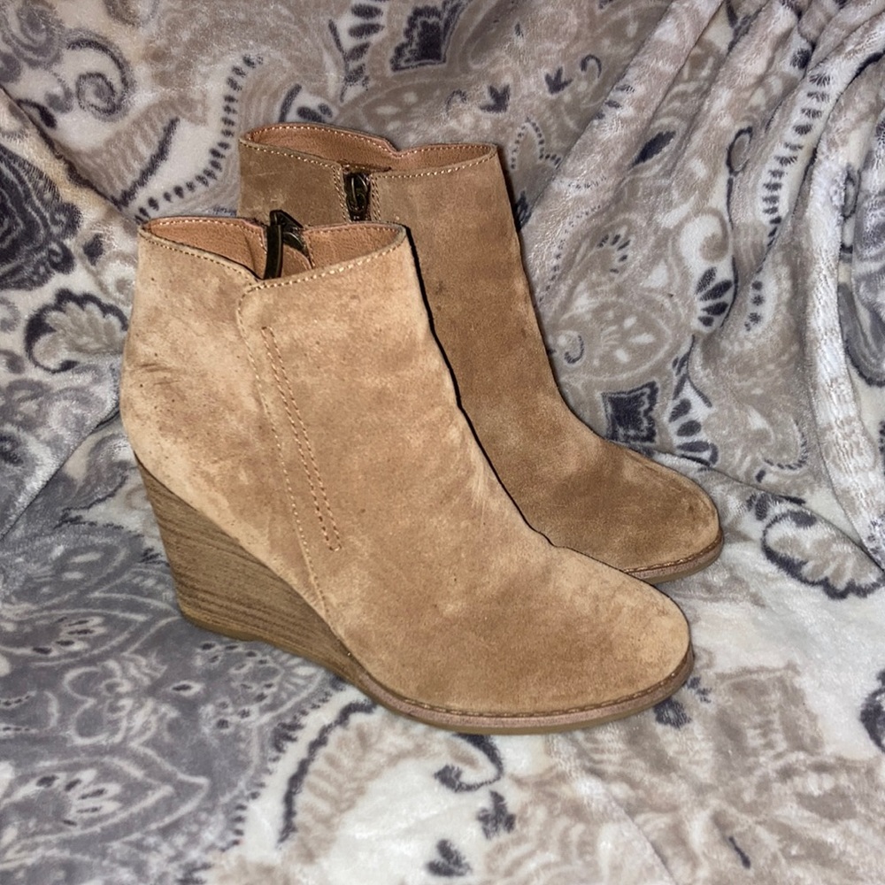 Franco Fortini tan wedge booties